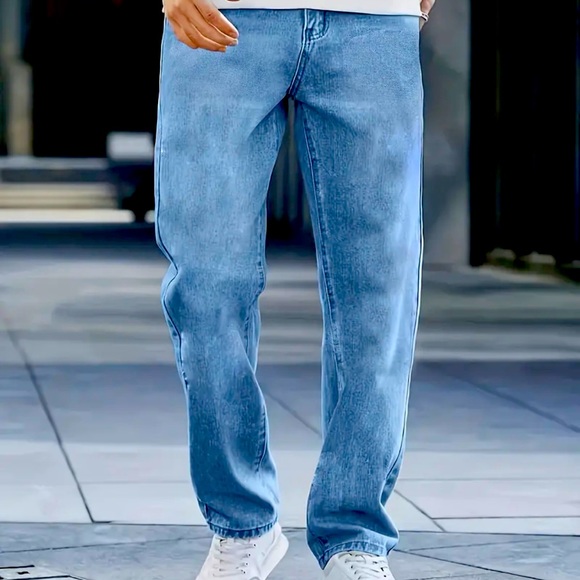Men’s basic light blue straight leg jeans size 32 x 31 NWOT slightly tapered leg - Picture 1 of 8